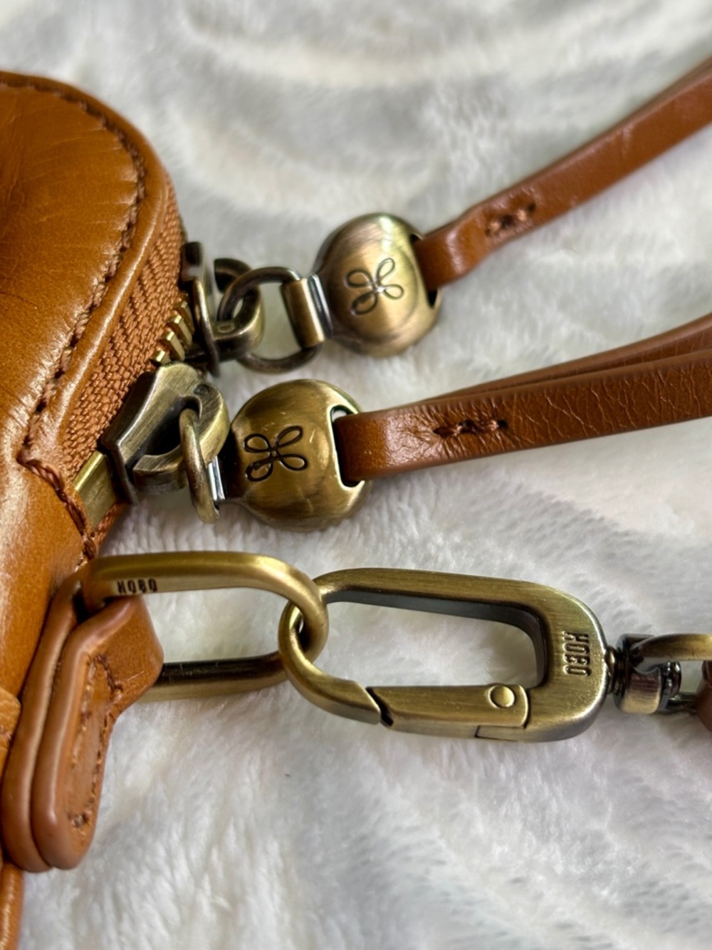 HOBO Reeva small leather Crossbody bag. - Picture 5 of 10